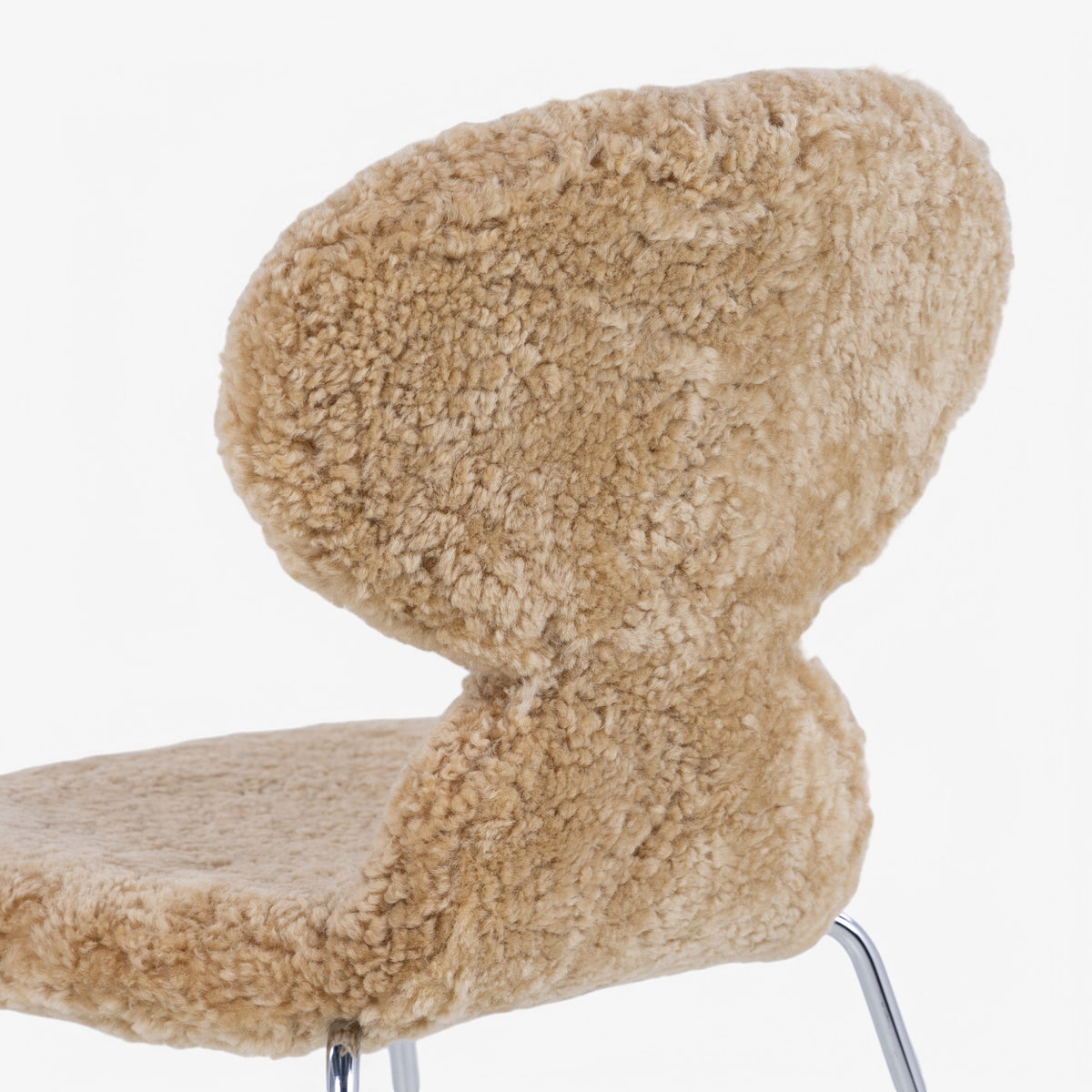 AJ 3100 - Myrestol i Honey-lammeskind