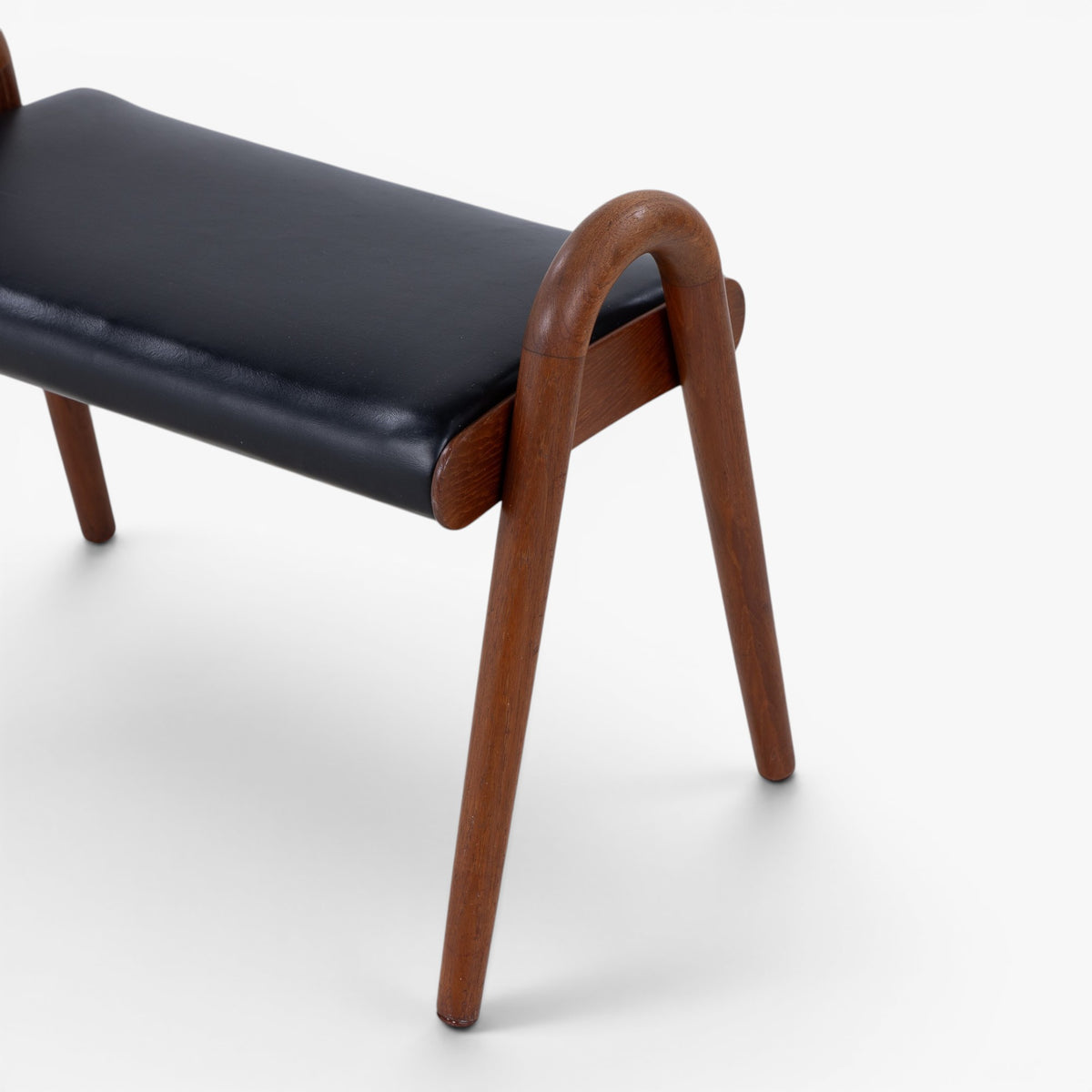 Taburet i teak