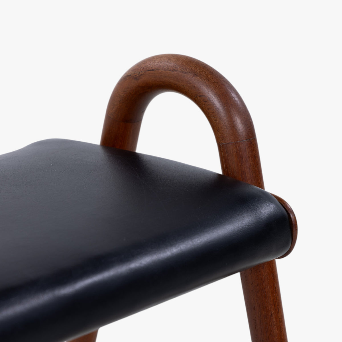 Taburet i teak
