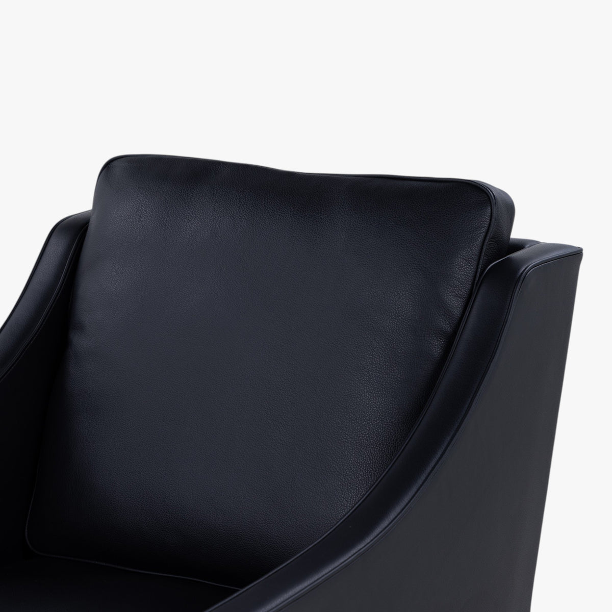 BM 2207 - Easy chair in black leather 