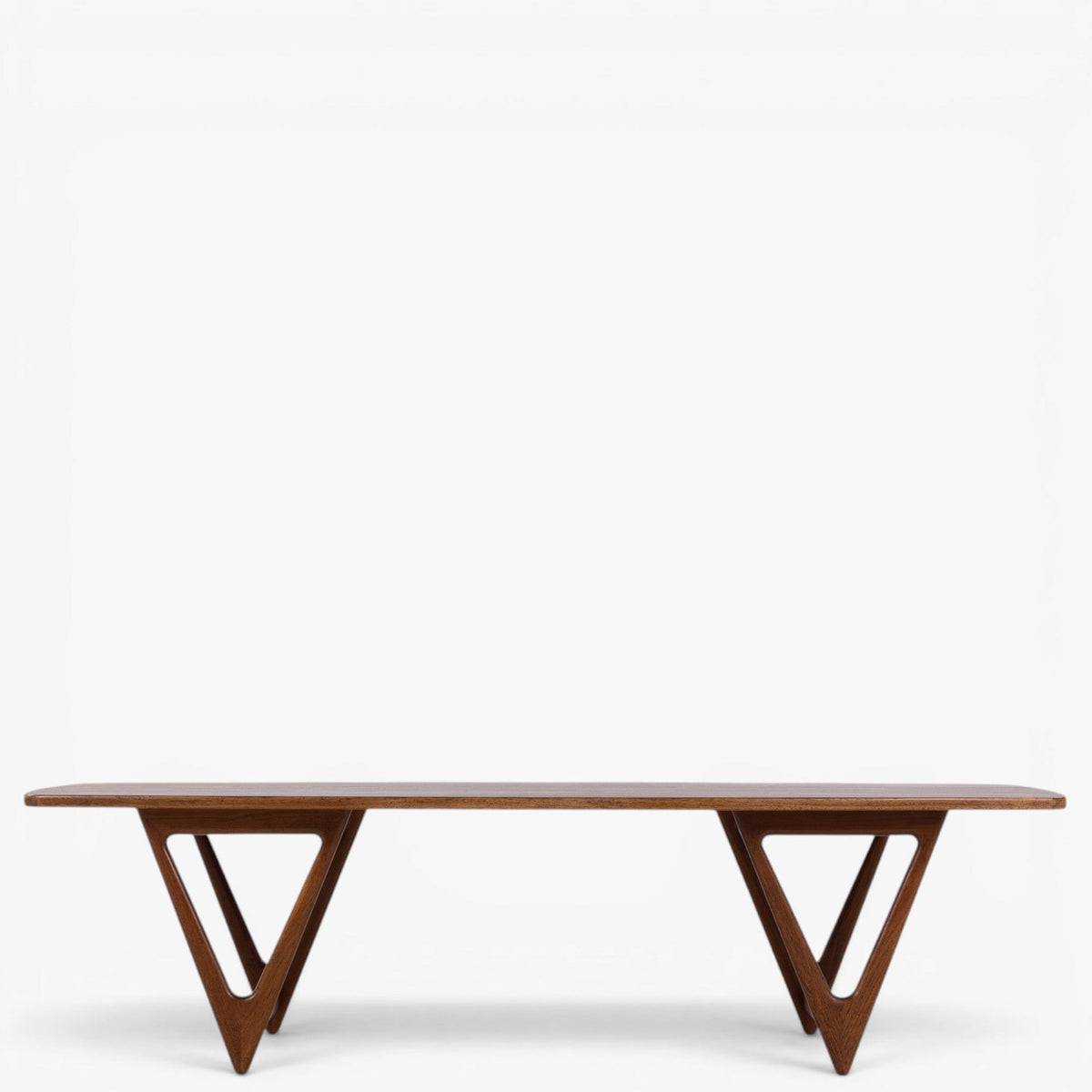 Skulpturelt sofabord i teak