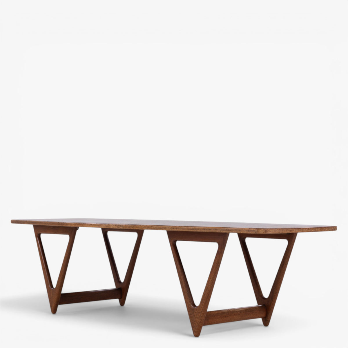 Skulpturelt sofabord i teak