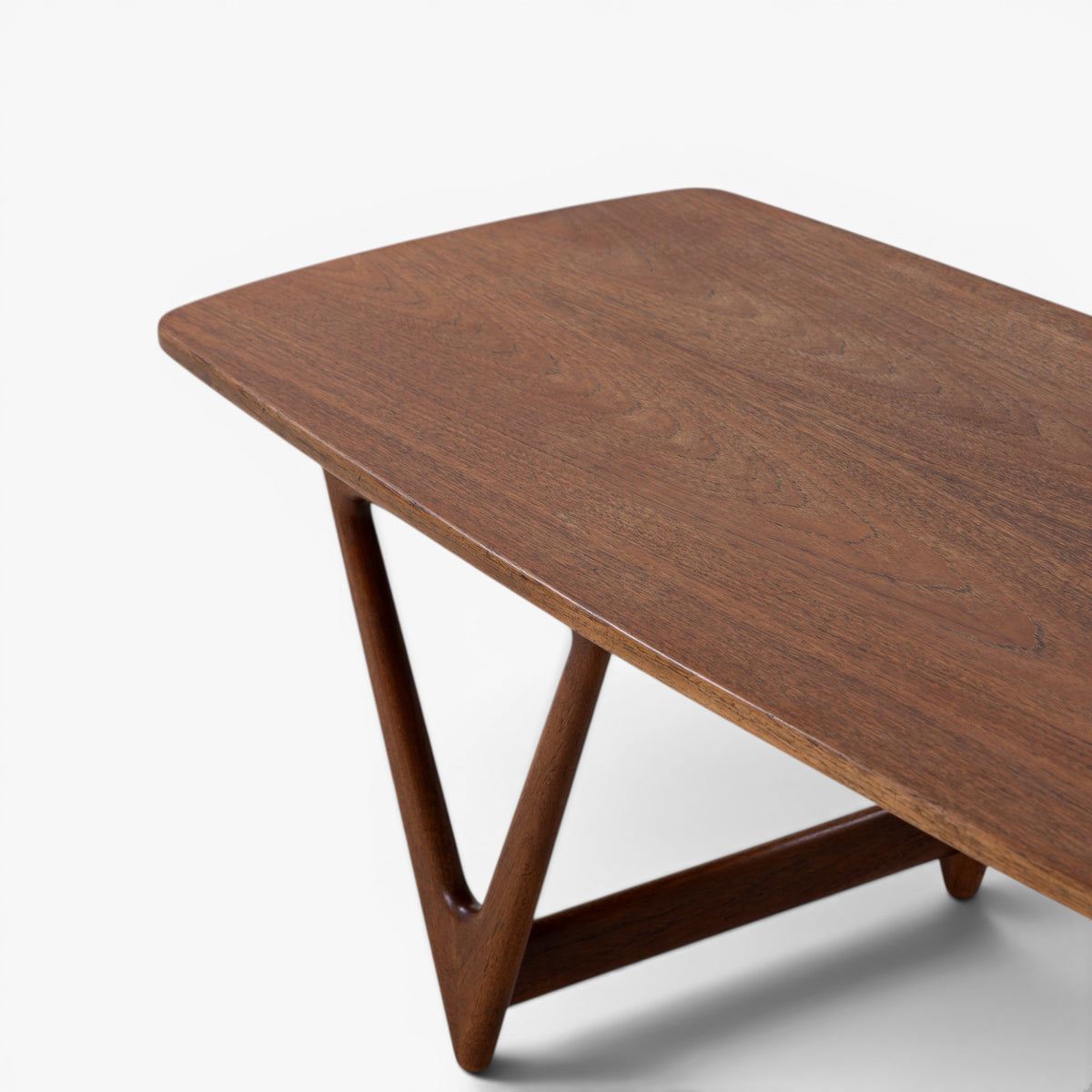 Skulpturelt sofabord i teak