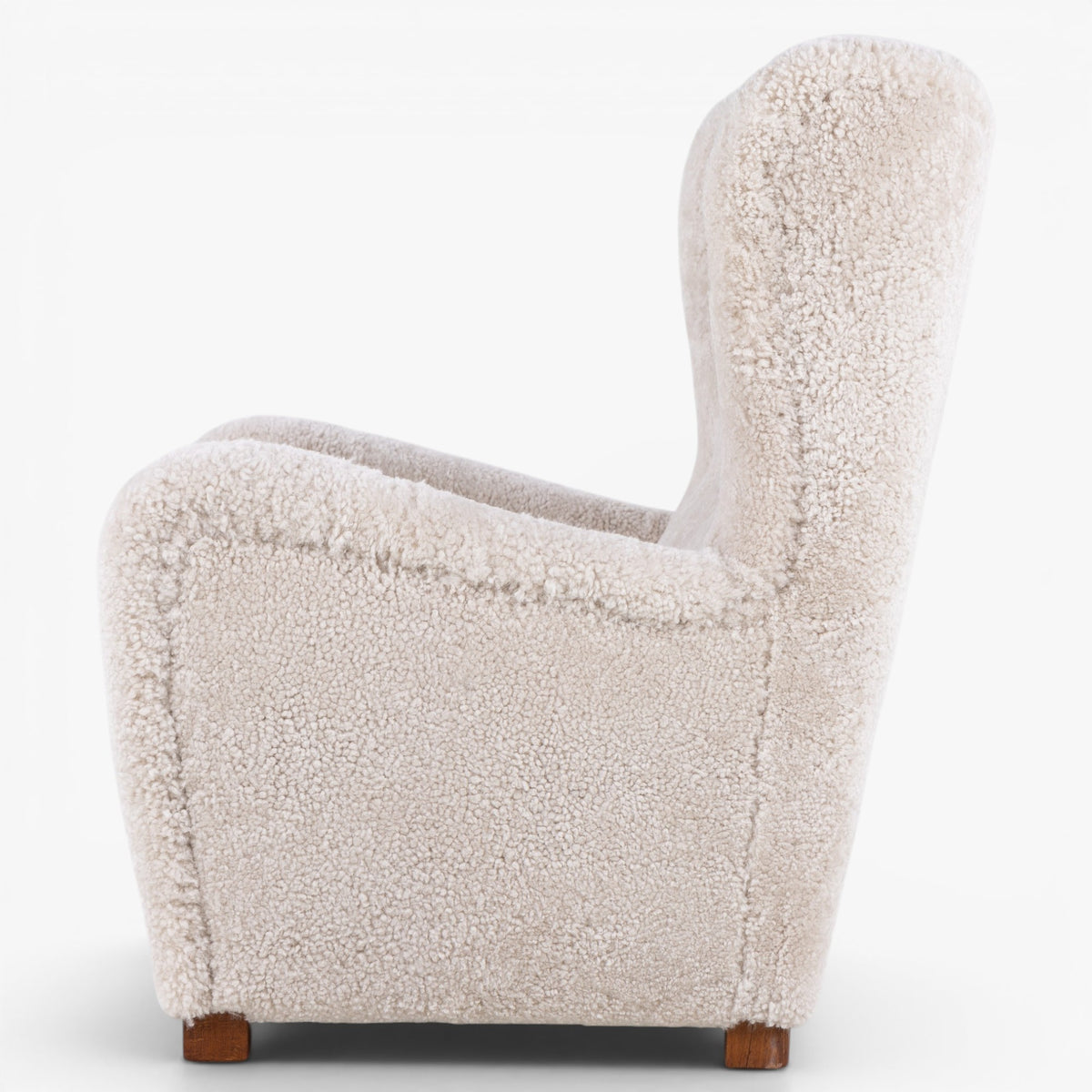 FH 1672 - Wingback chair in lambskin 
