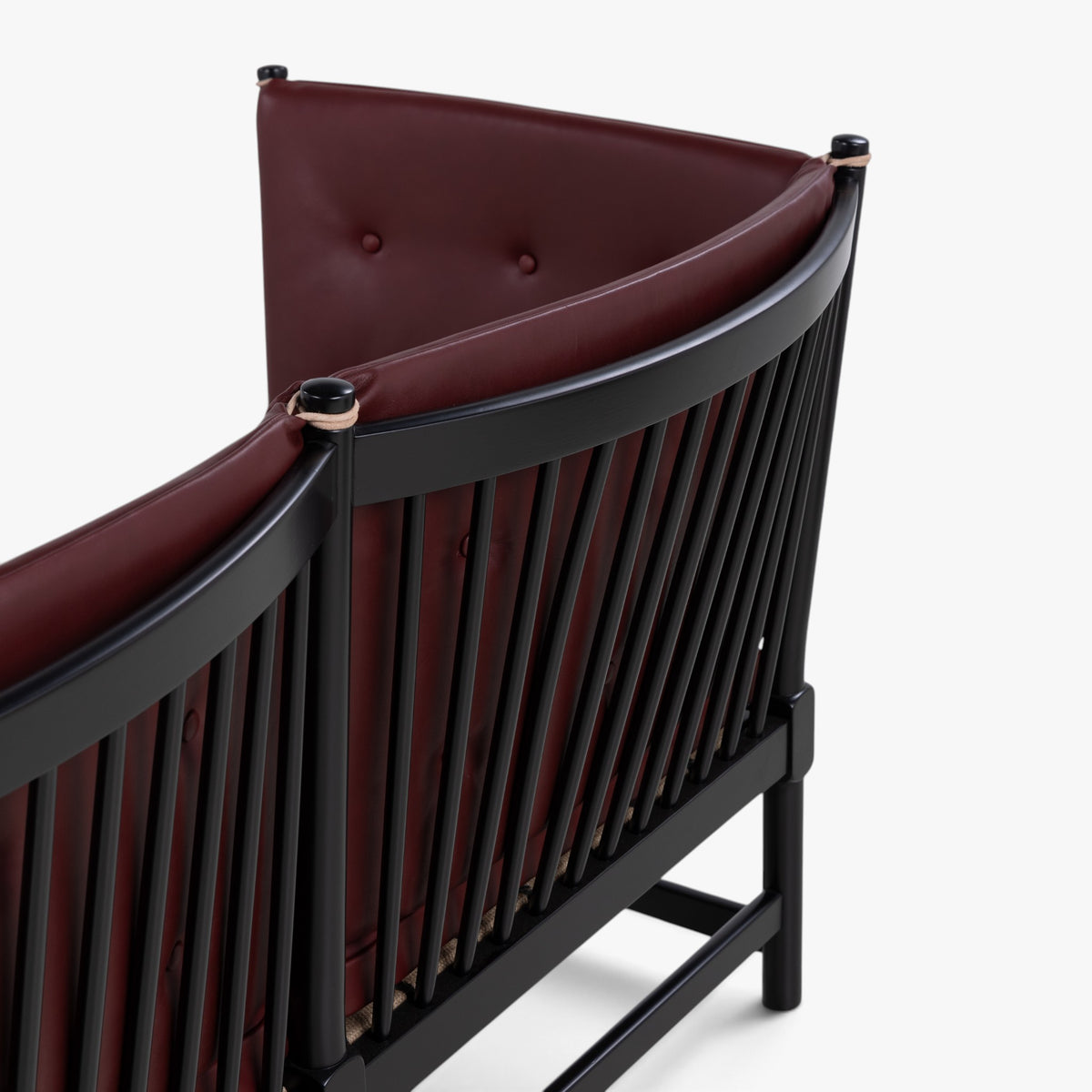 BM 1789 - Spoke-back sofa in Elegance leather