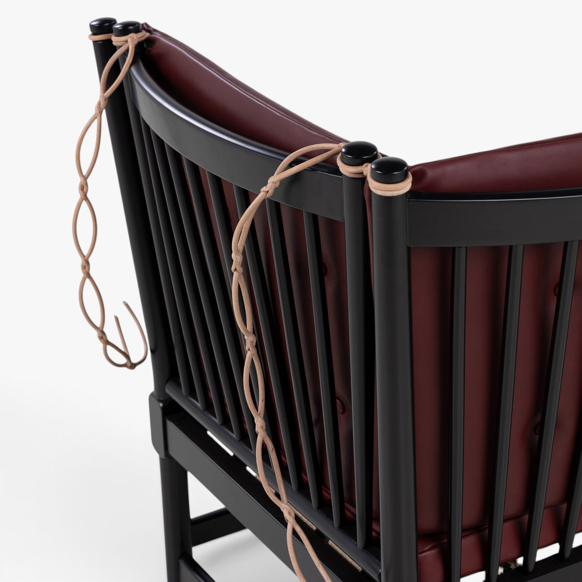 BM 1789 - Spoke-back sofa in Elegance leather