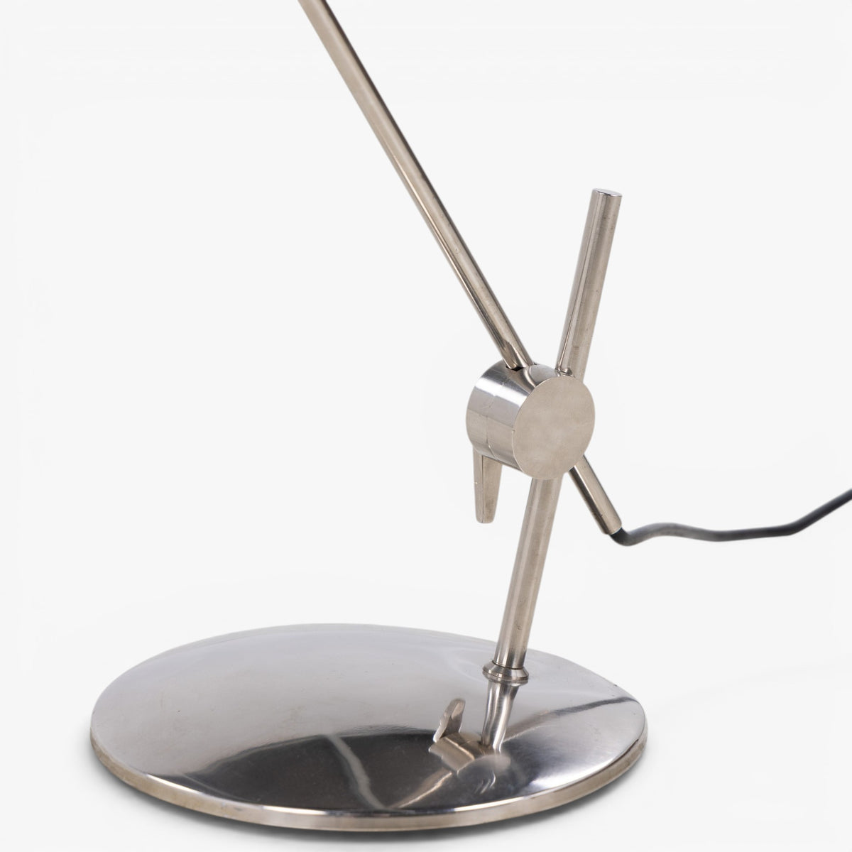 Bordlampe i forniklet metal