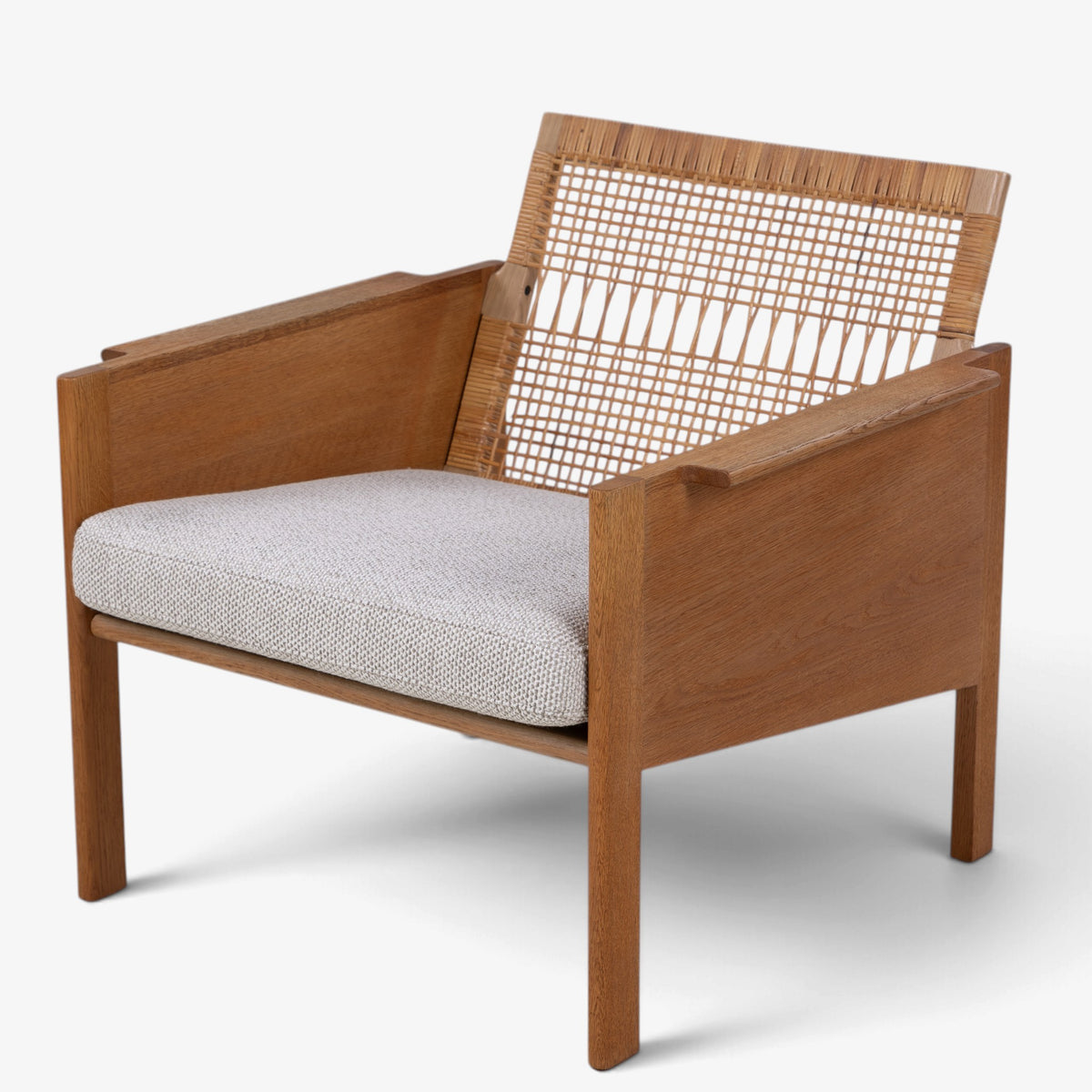 Easy chair in oak