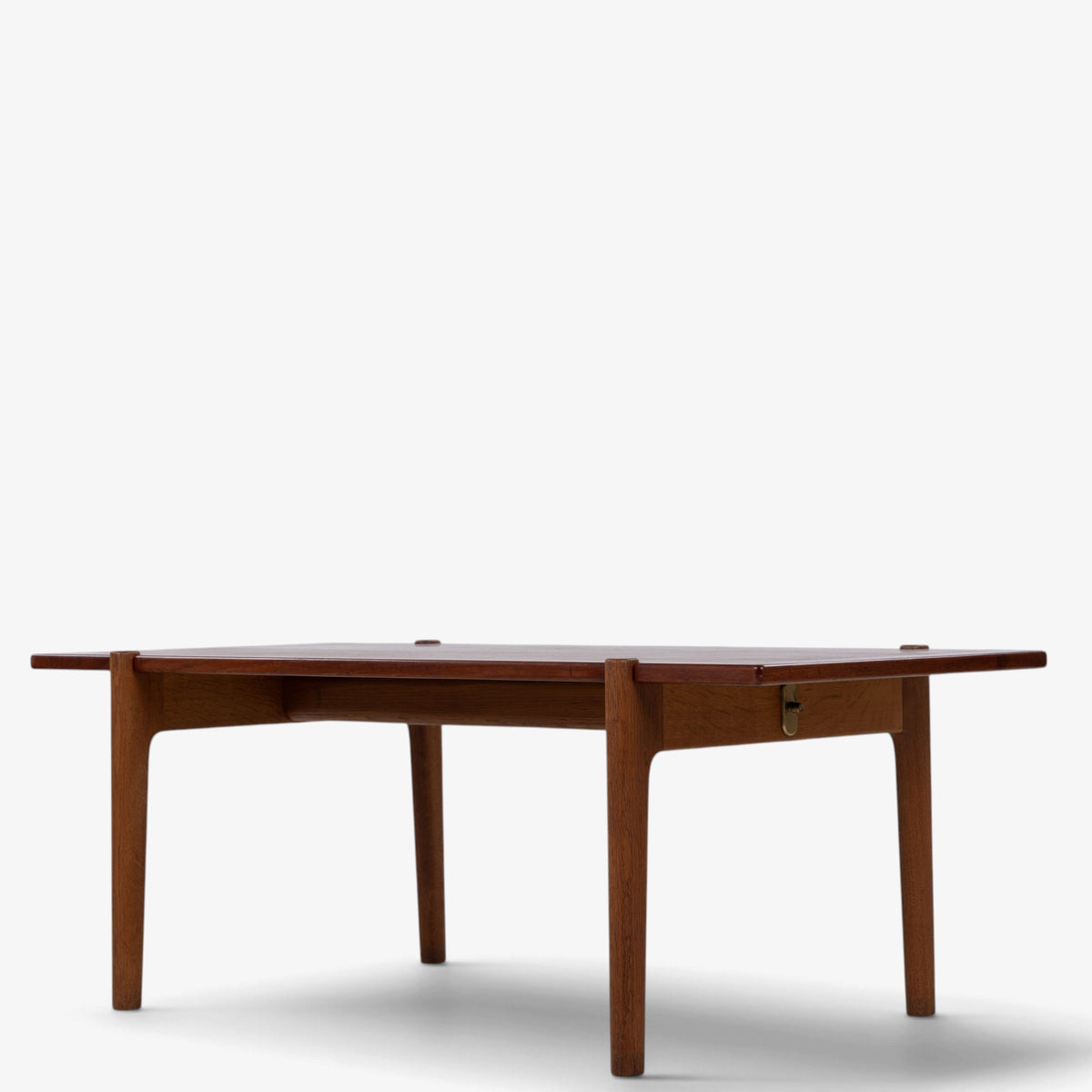 Coffee table in teak