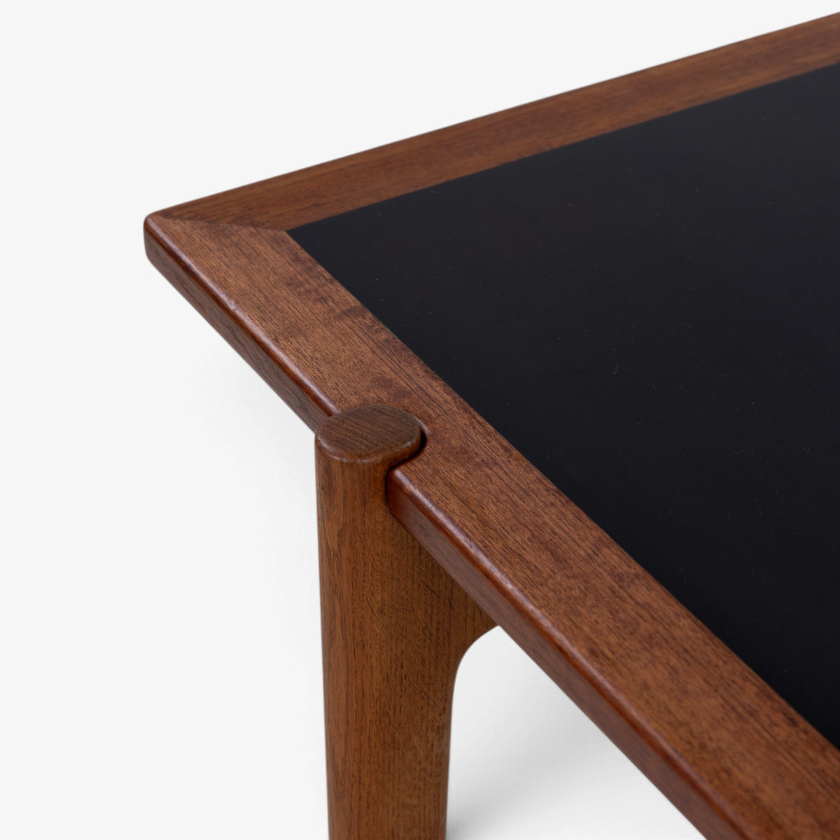 Coffee table in teak