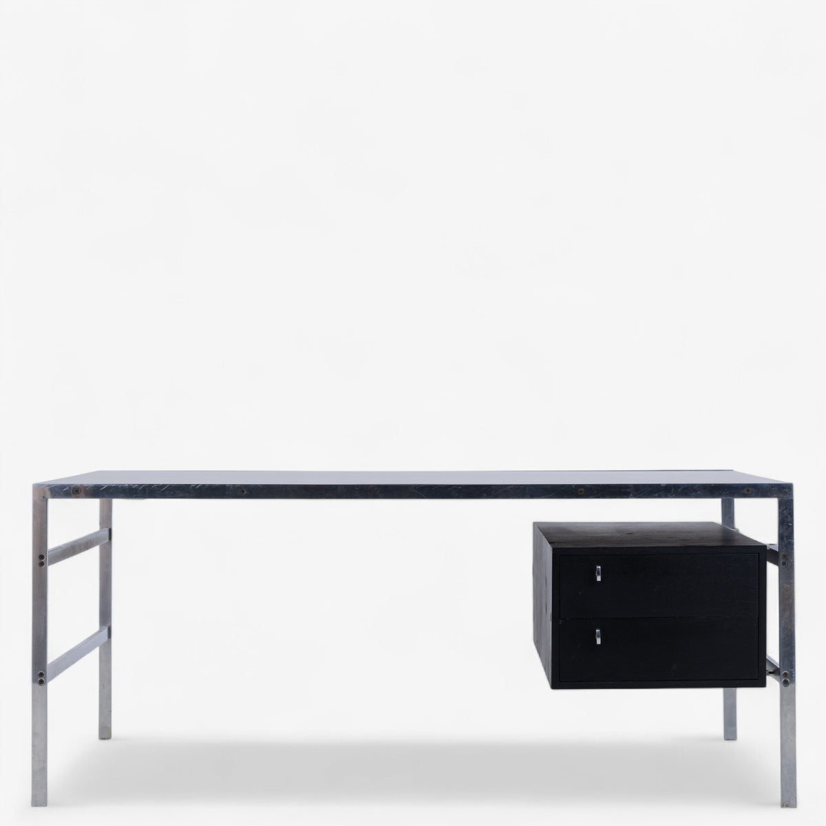 BO 550 - Skrivebord i stål