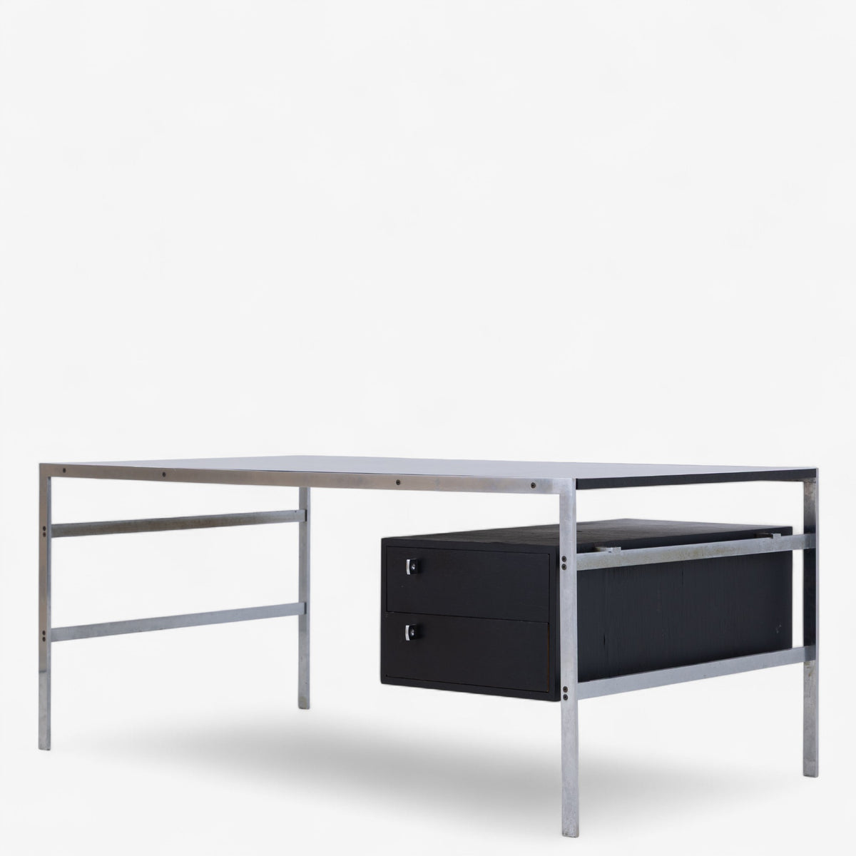 BO 550 - Skrivebord i stål