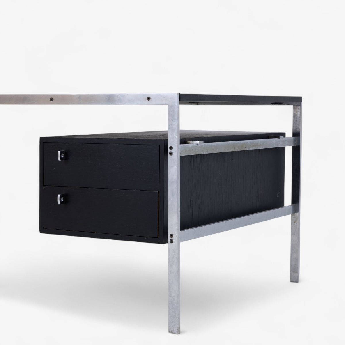 BO 550 - Skrivebord i stål