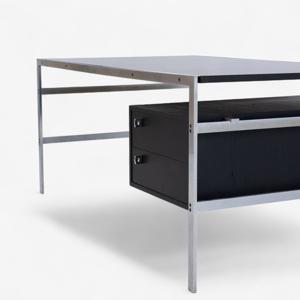BO 550 - Skrivebord i stål