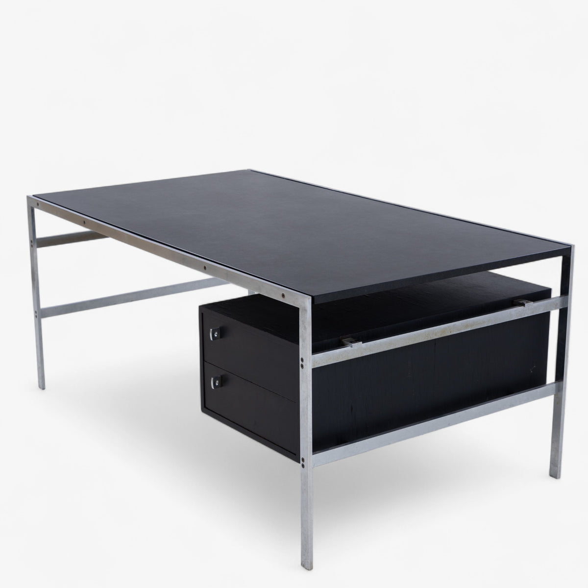 BO 550 - Skrivebord i stål