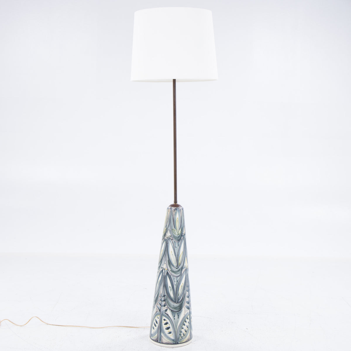 Gulvlampe i stentøj