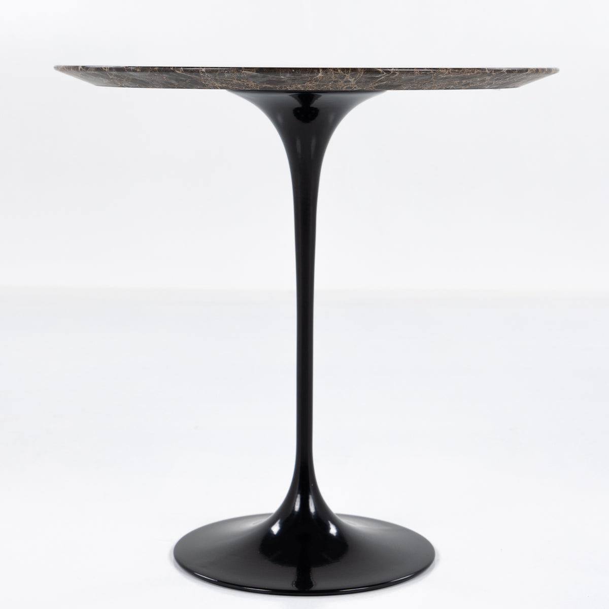 Saarinen Round sidebord i brunt marmor