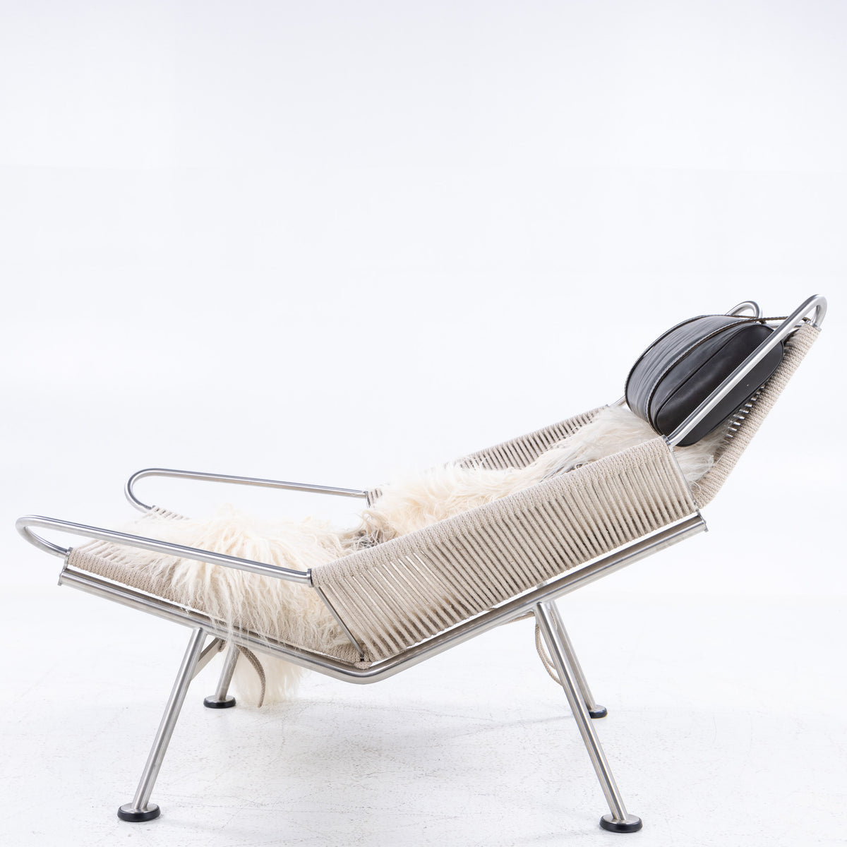 PP 225 - Flag Halyard Chair in white lacquered metal