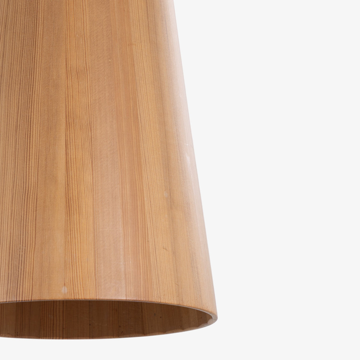 Pendant in pine