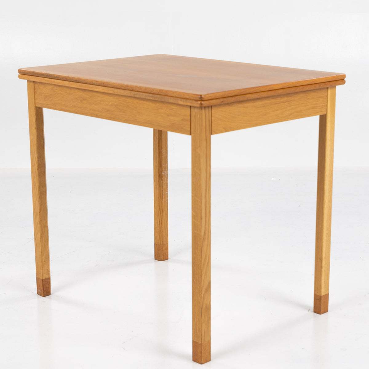 Game table in mahogany