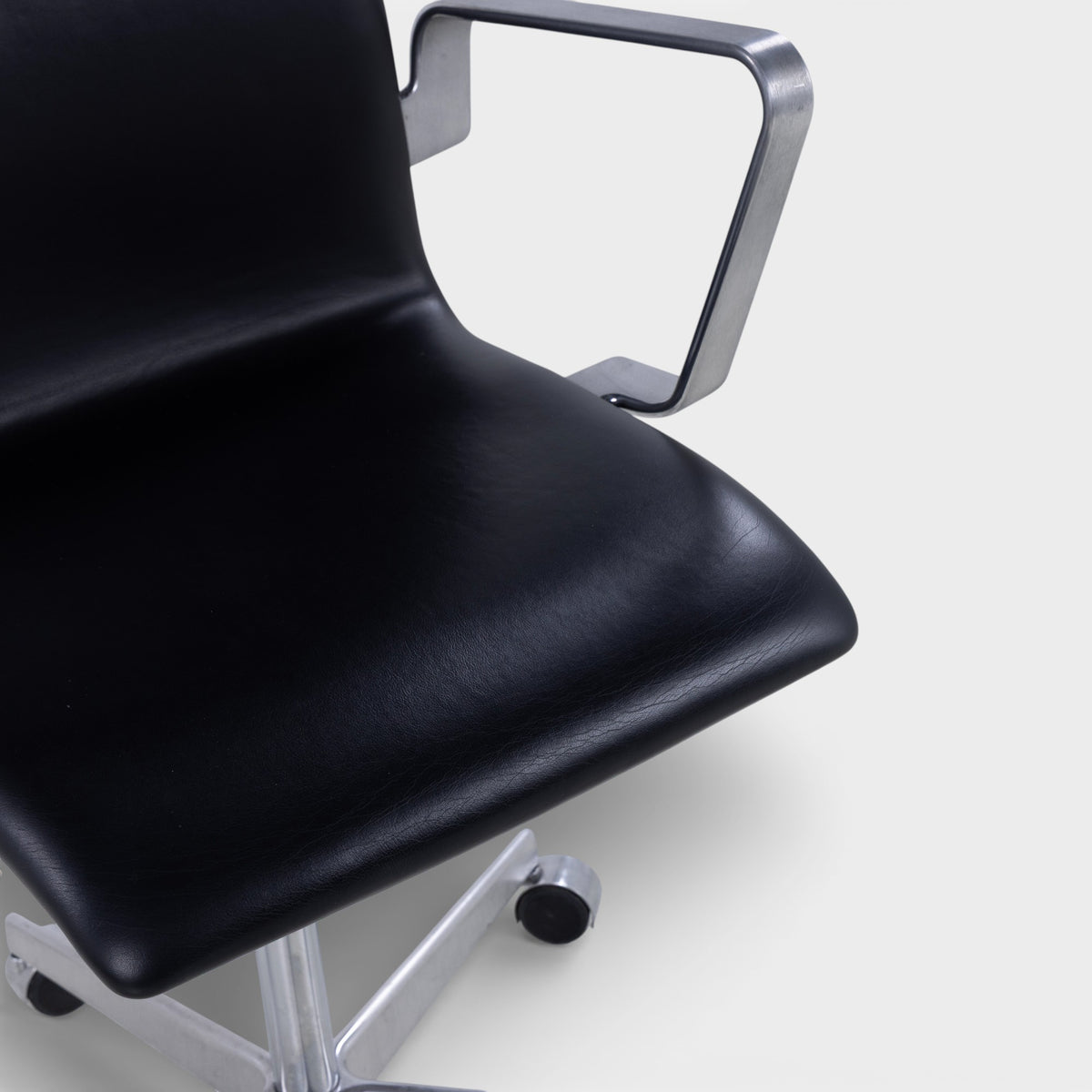 AJ 3291 - Office chair in black leather