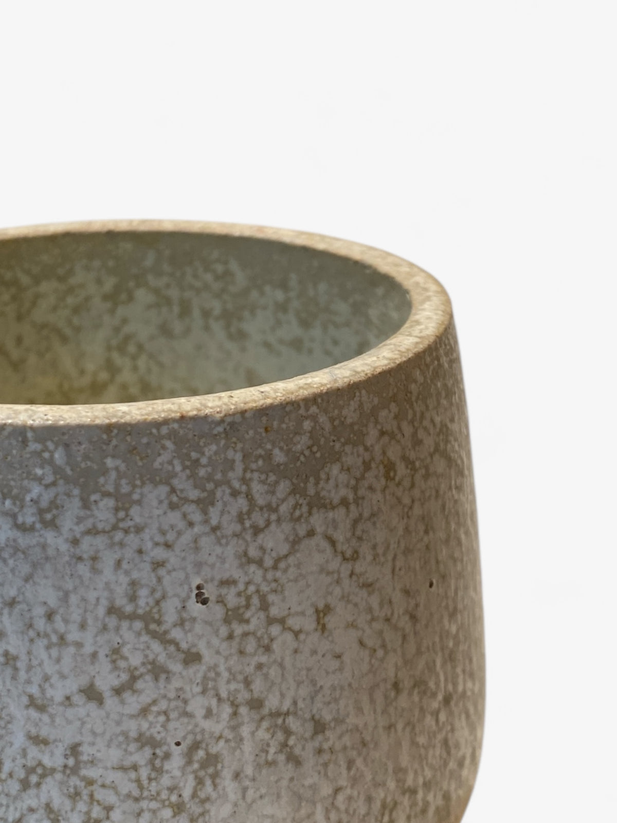 Rund vase i stentøj