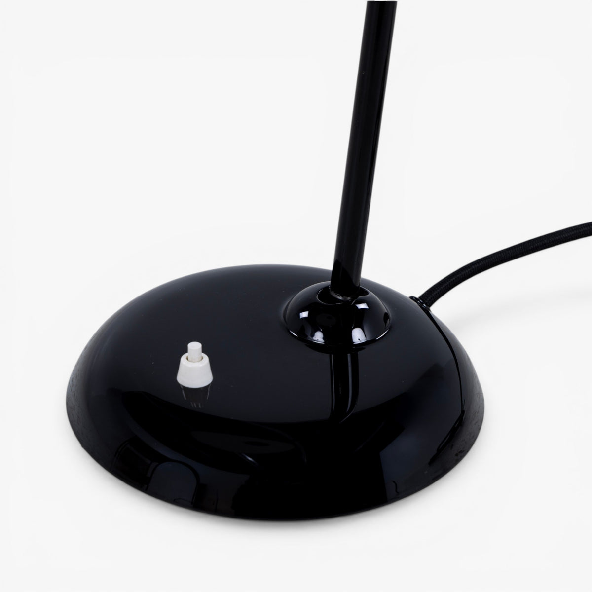 Table lamp in black metal
