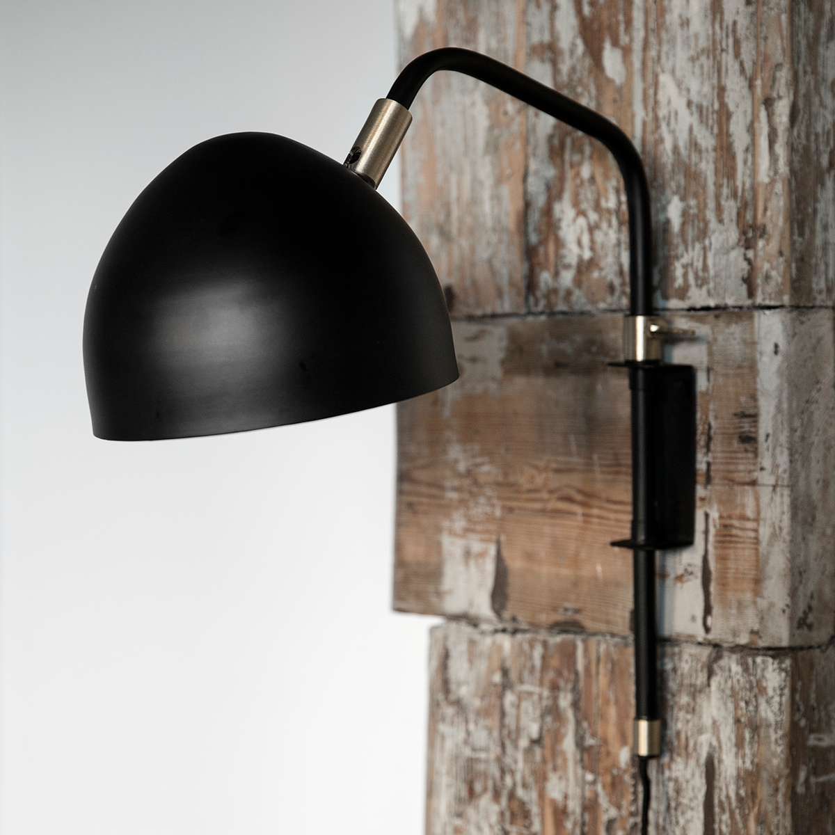 Studio - Wall light in metal (grey)