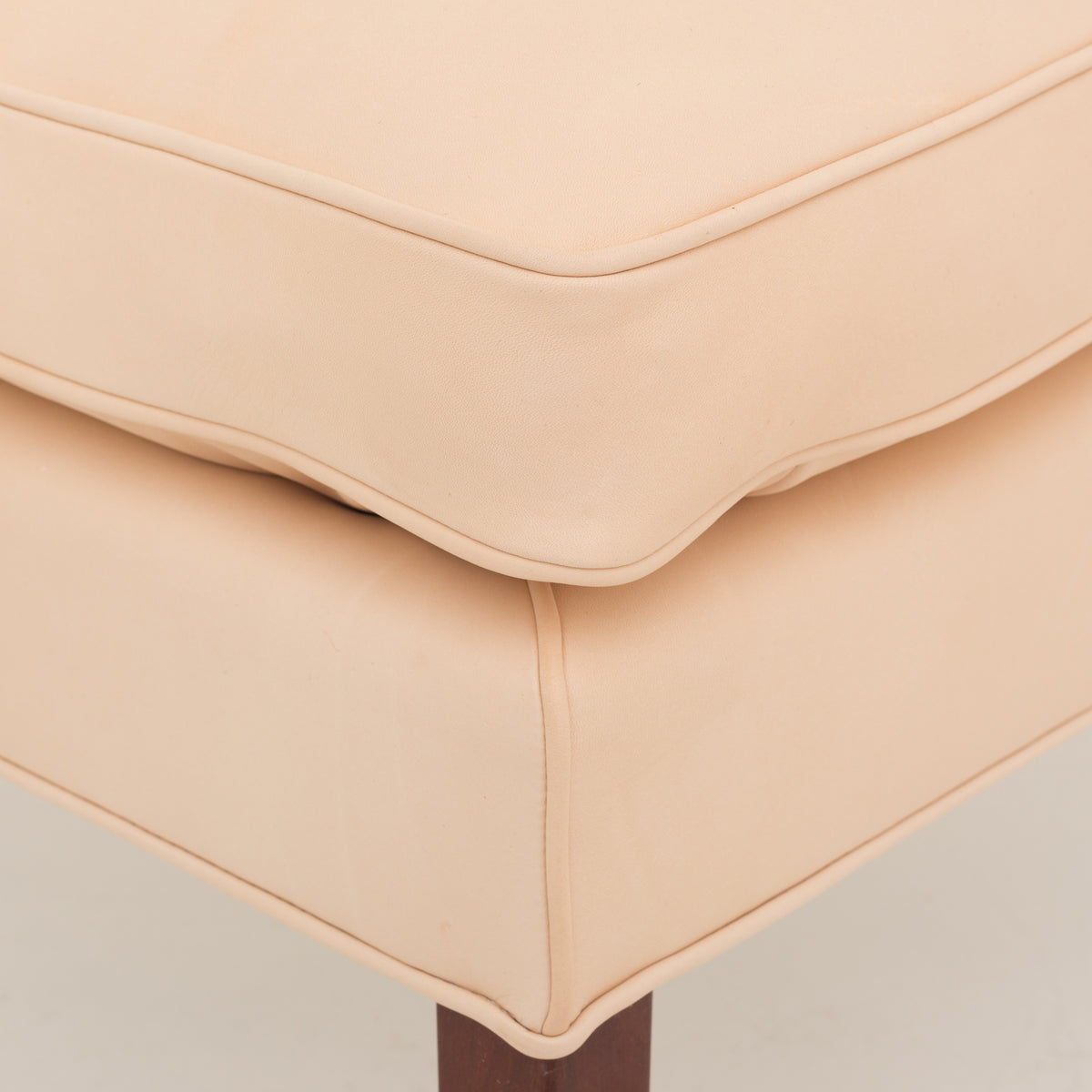 BM 2202 - Foot stool in natural leather
