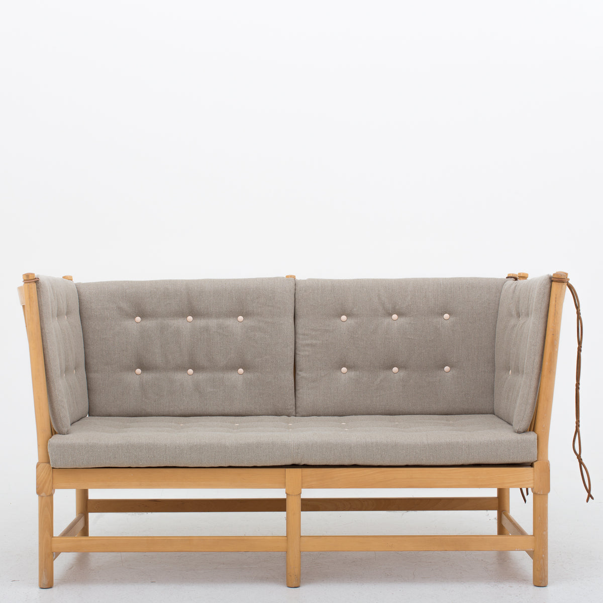 BM 1789 - Tremmesofa i nyt tekstil