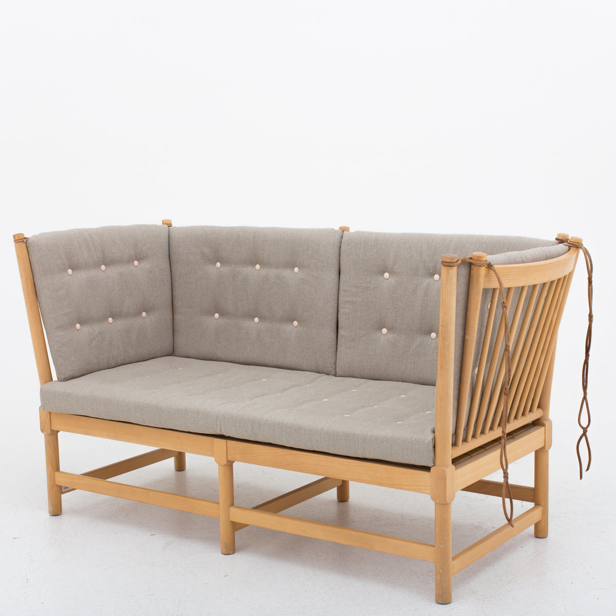 BM 1789 - Tremmesofa i nyt tekstil