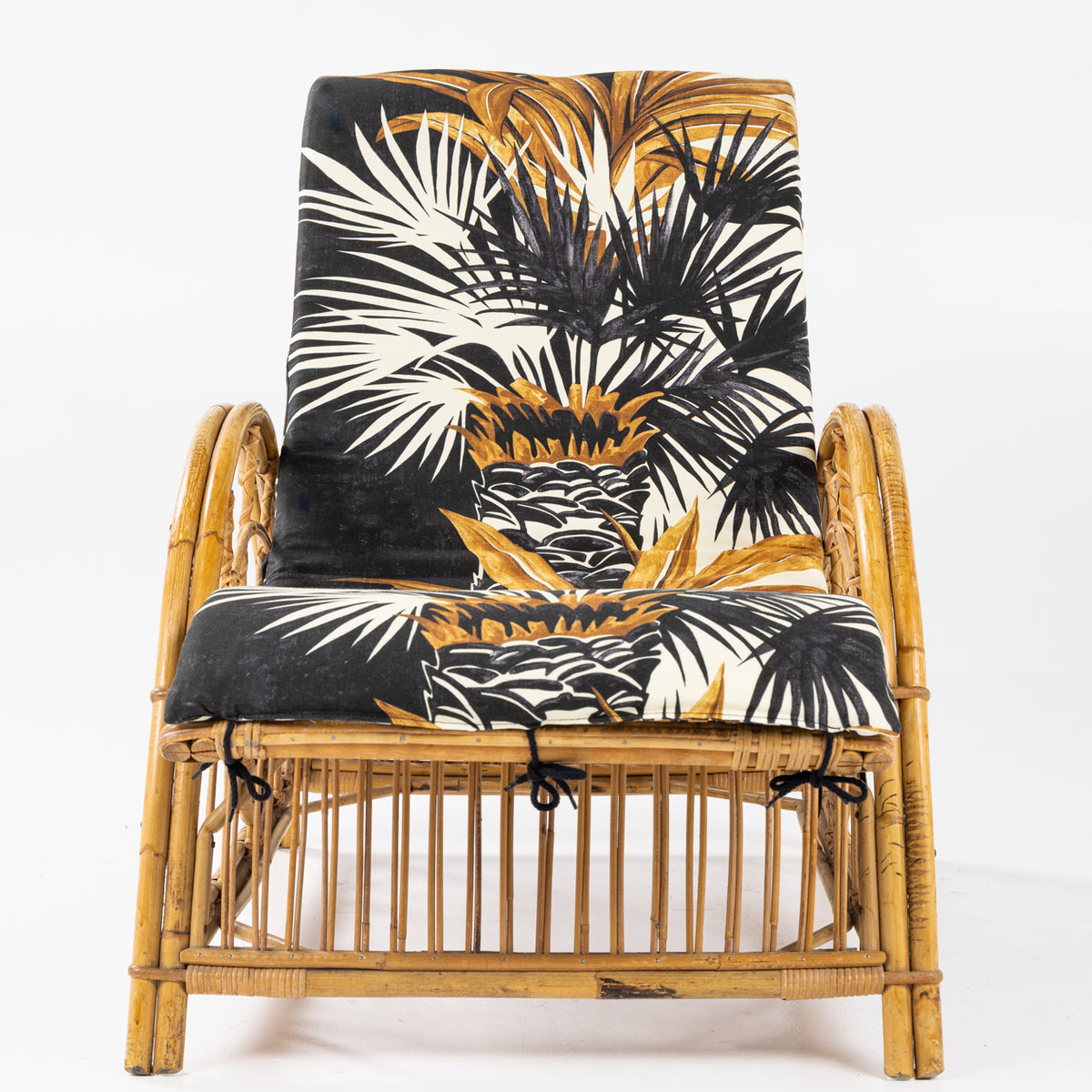 Lounge chair in bamboo