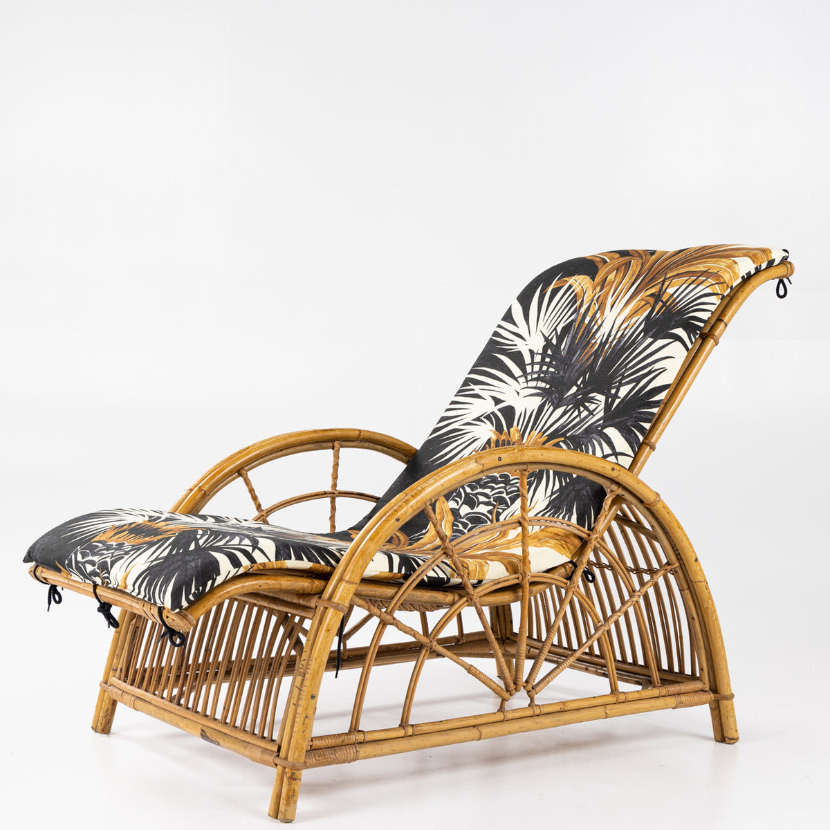 Lounge chair in bamboo
