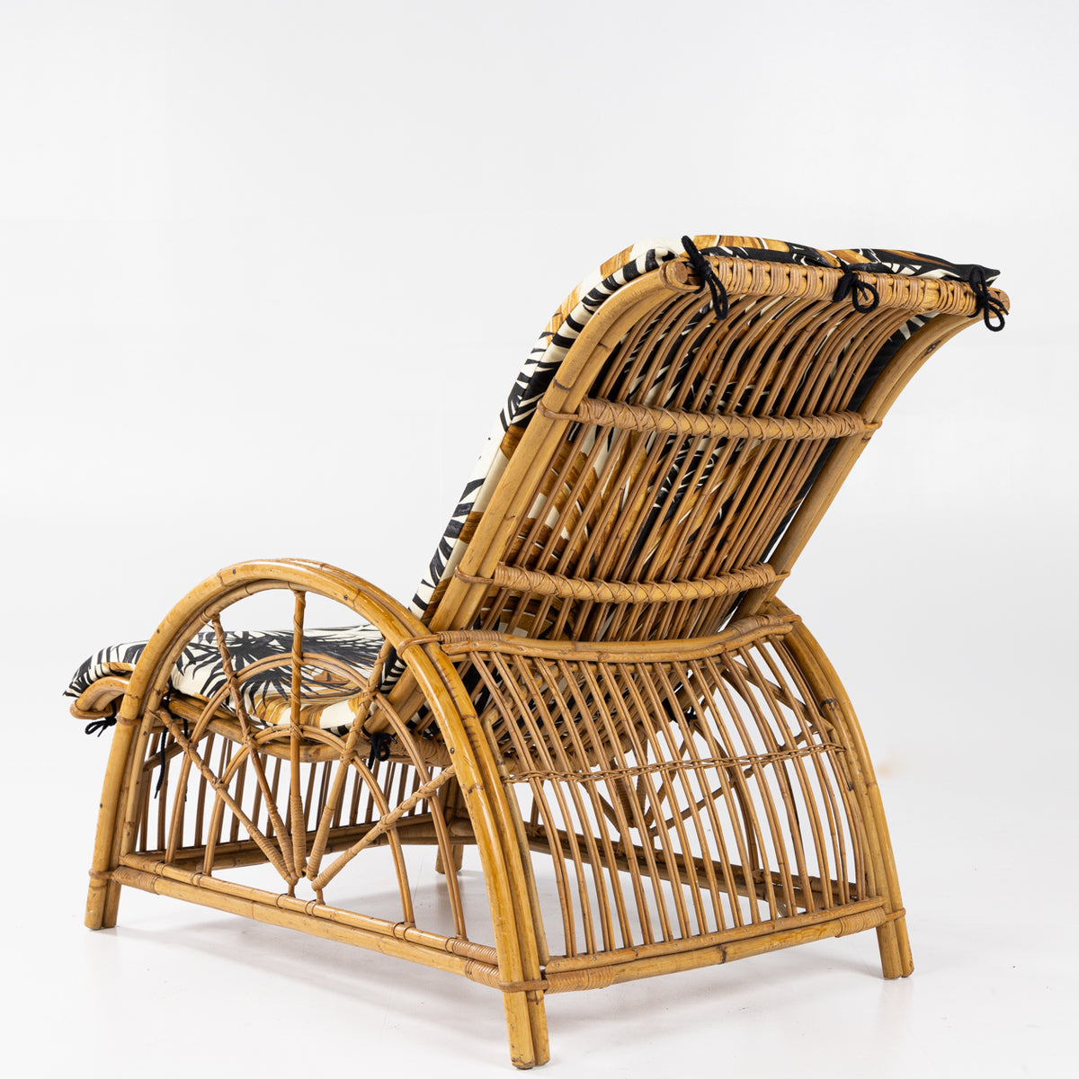Lounge chair in bamboo