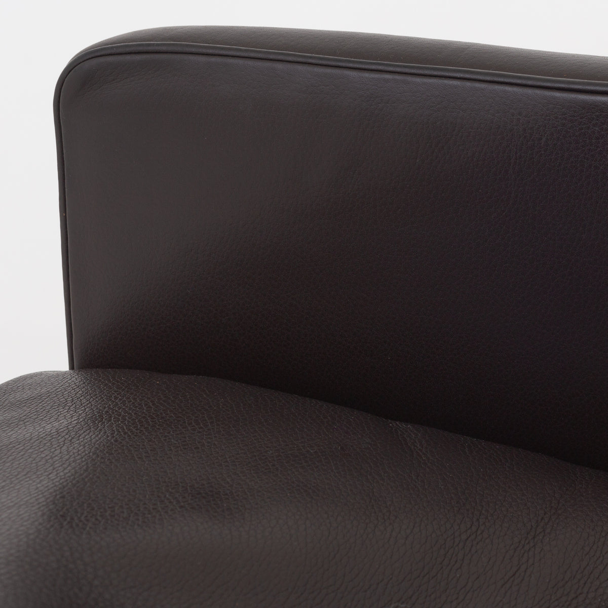 BM 2204 - Wing Back Chair in Prestige leather