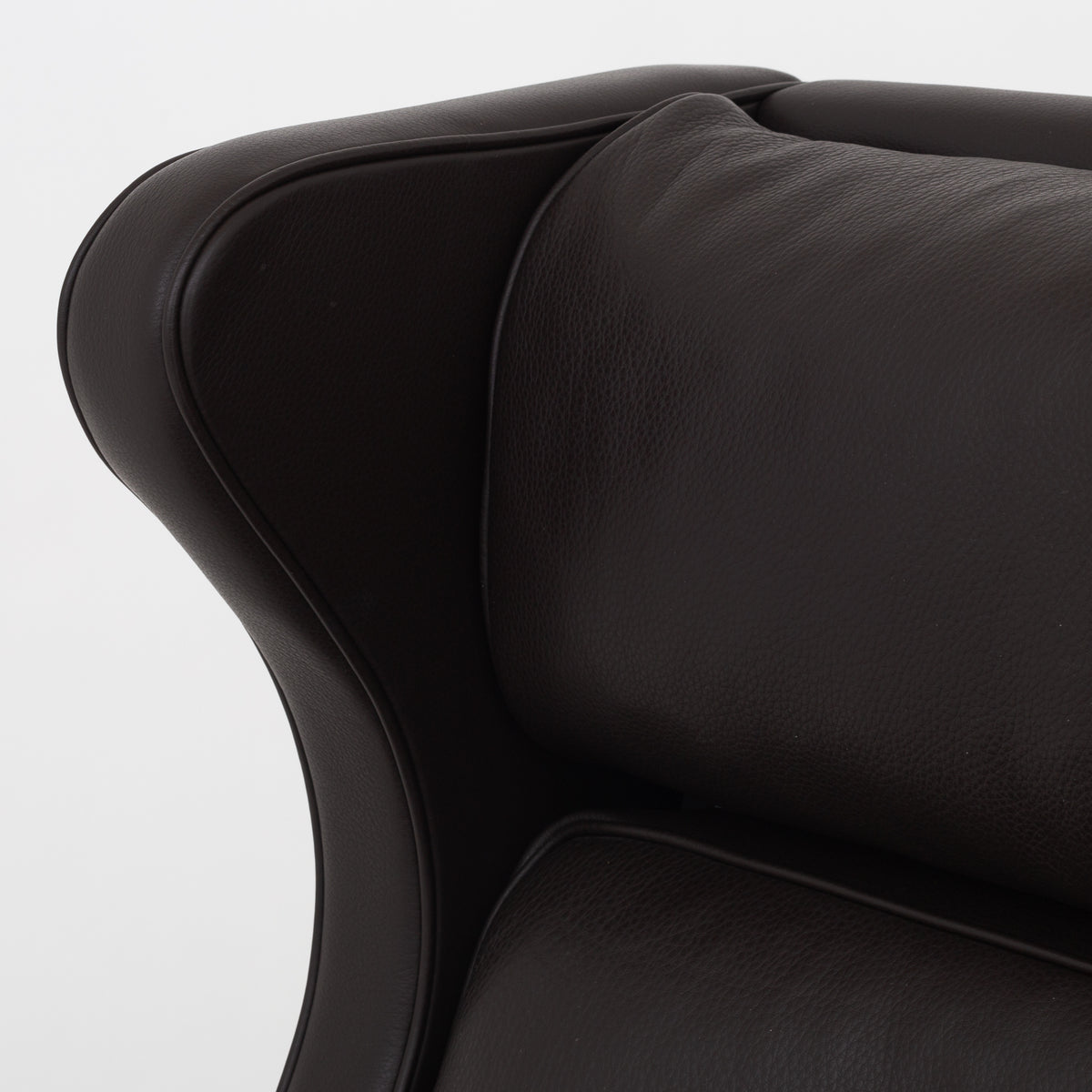 BM 2204 - Wing Back Chair in Prestige leather