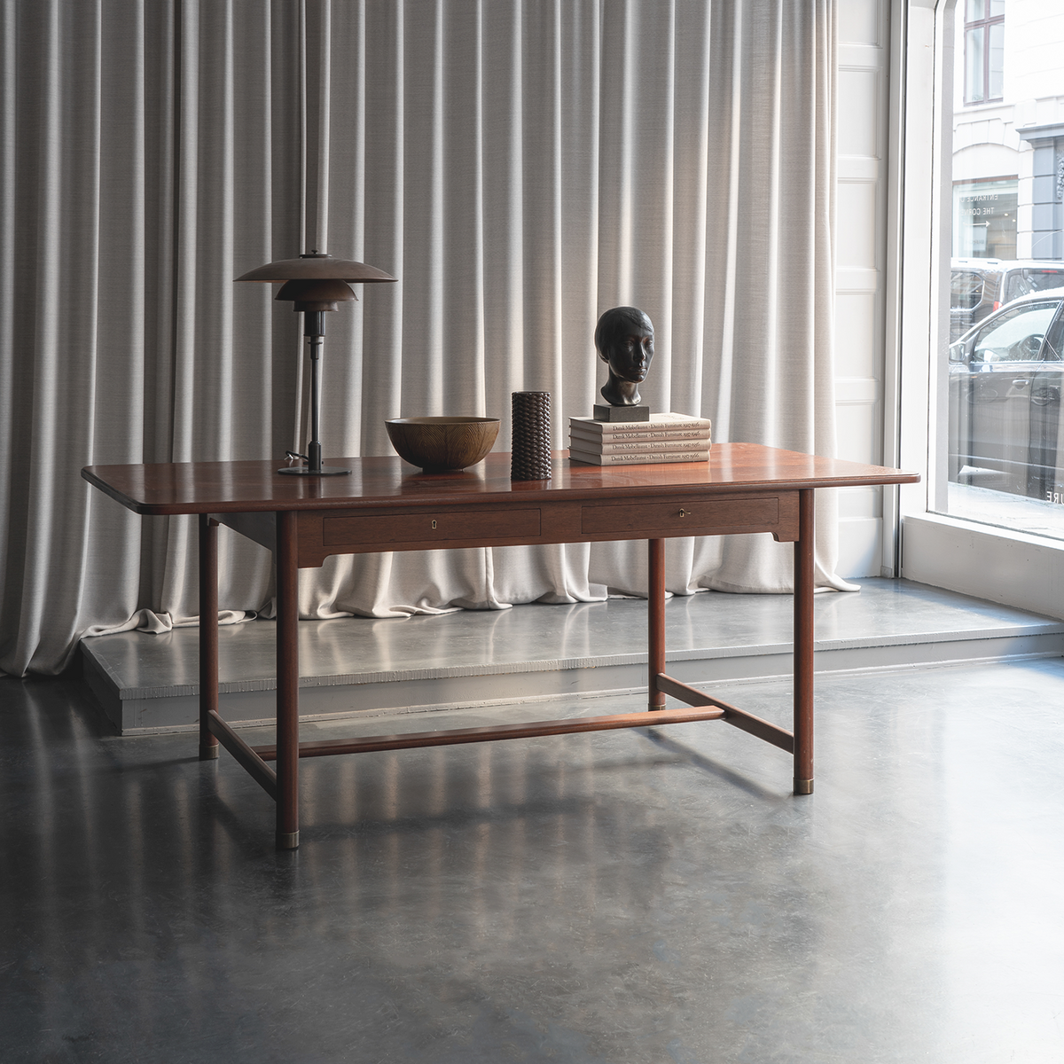 Partners Desk' in mahogany