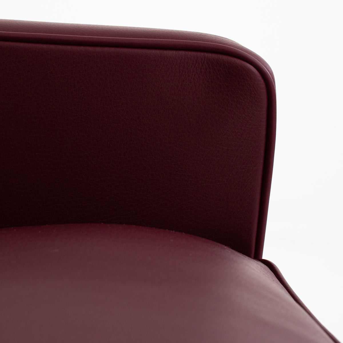 BM 2204 - Wingback Chair in Prestige leather
