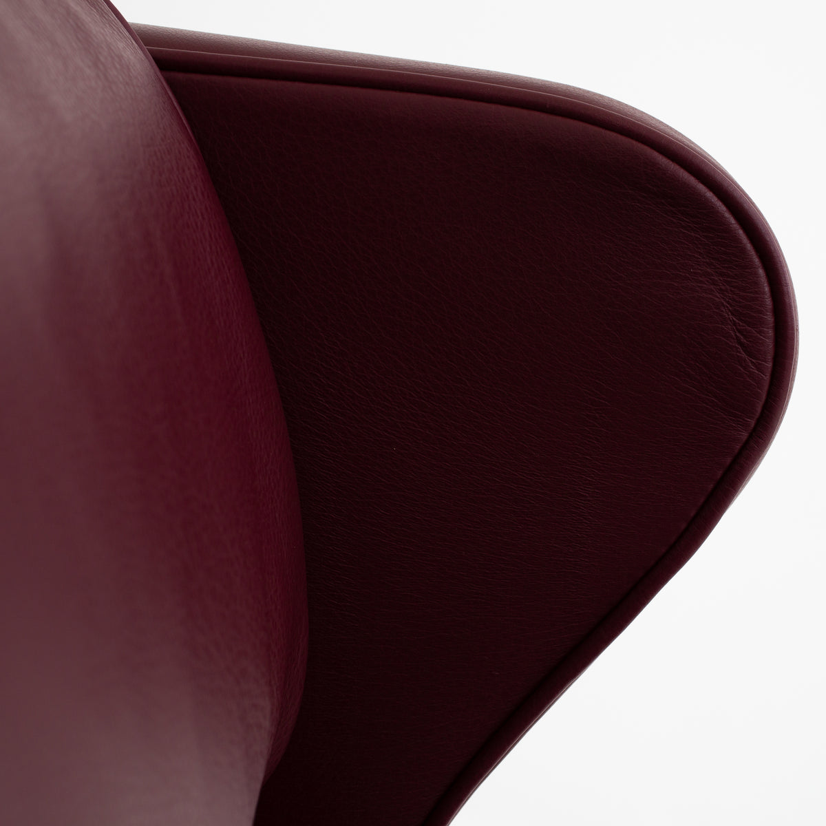 BM 2204 - Wingback Chair in Prestige leather