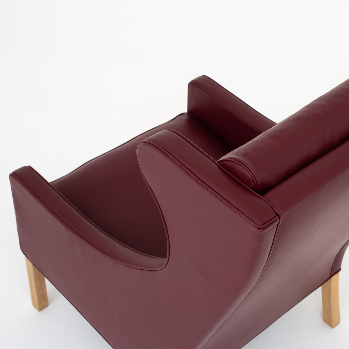 BM 2204 - Wingback Chair in Prestige leather