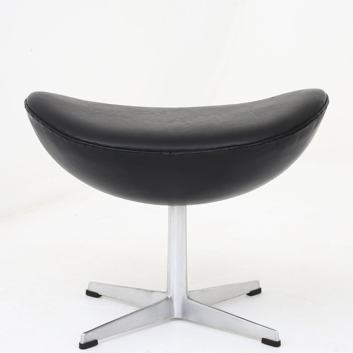 AJ 3316 - 'The Egg' w. foot stool