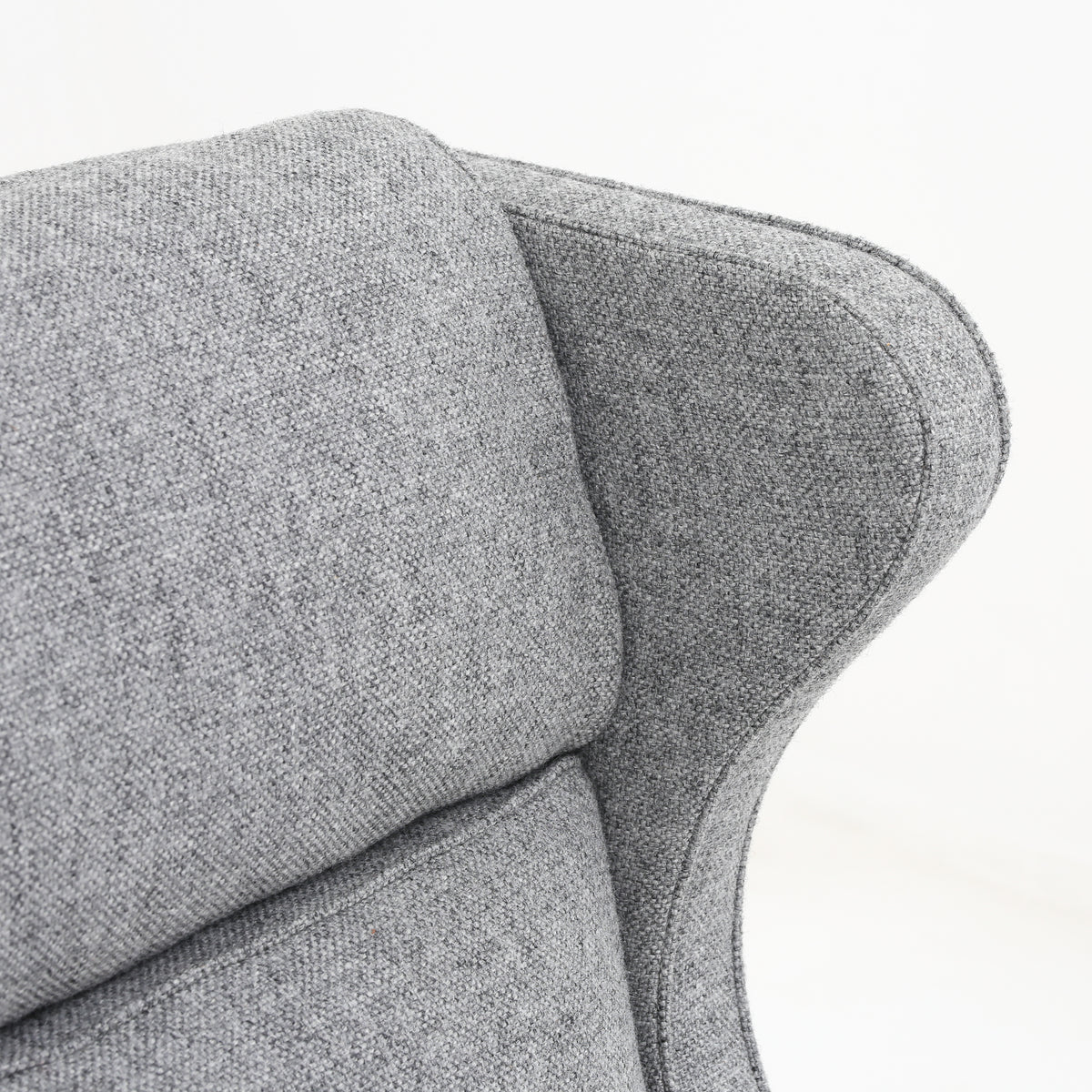 BM 2204 - Wing back chair in new wool