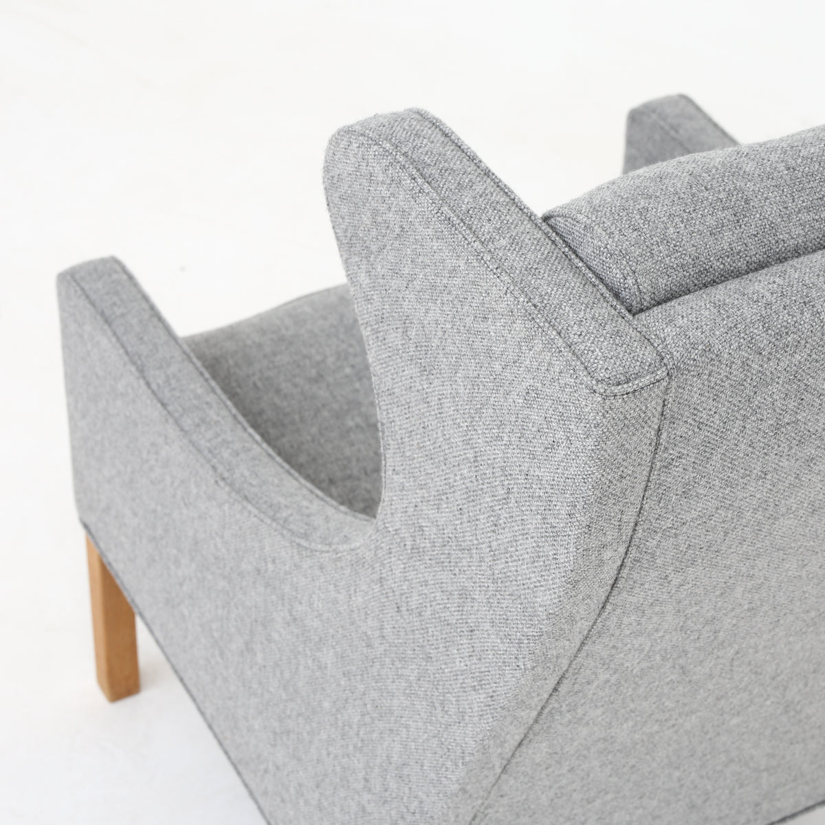BM 2204 - Wing back chair in new wool