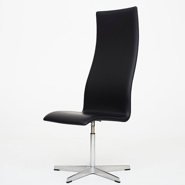 AJ 3162 - 'Oxford' kontorstol i sort læder