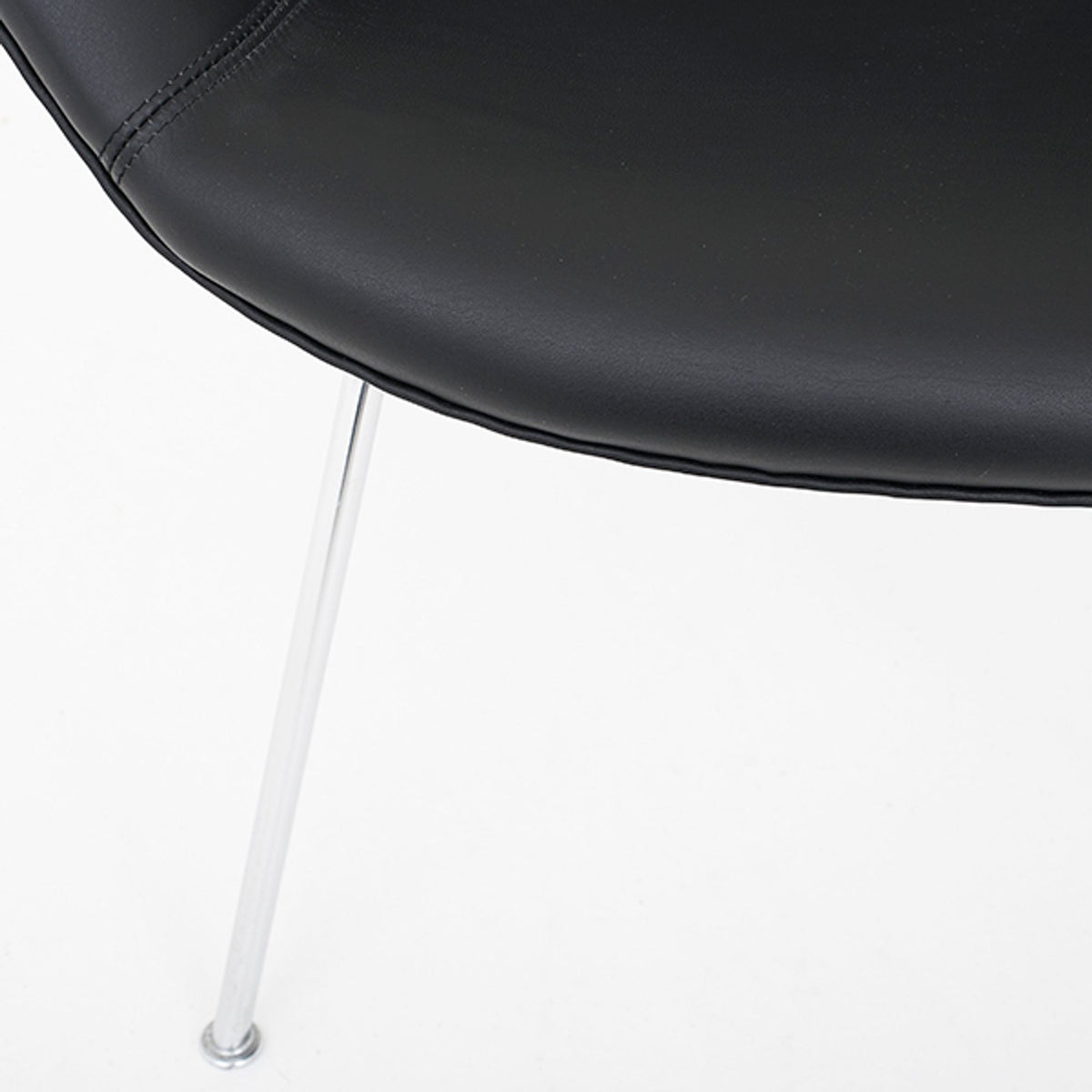 AJ 3318 - "The Pot" chair
