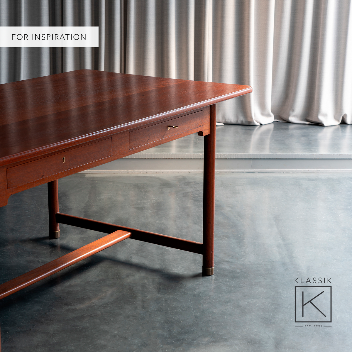 Partners Desk' in mahogany